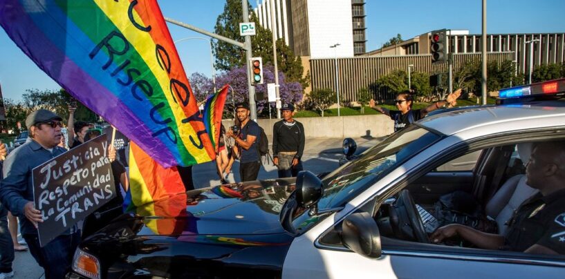 Un juge ordonne à une prisonnière trans d’être transférée dans un établissement pour femmes