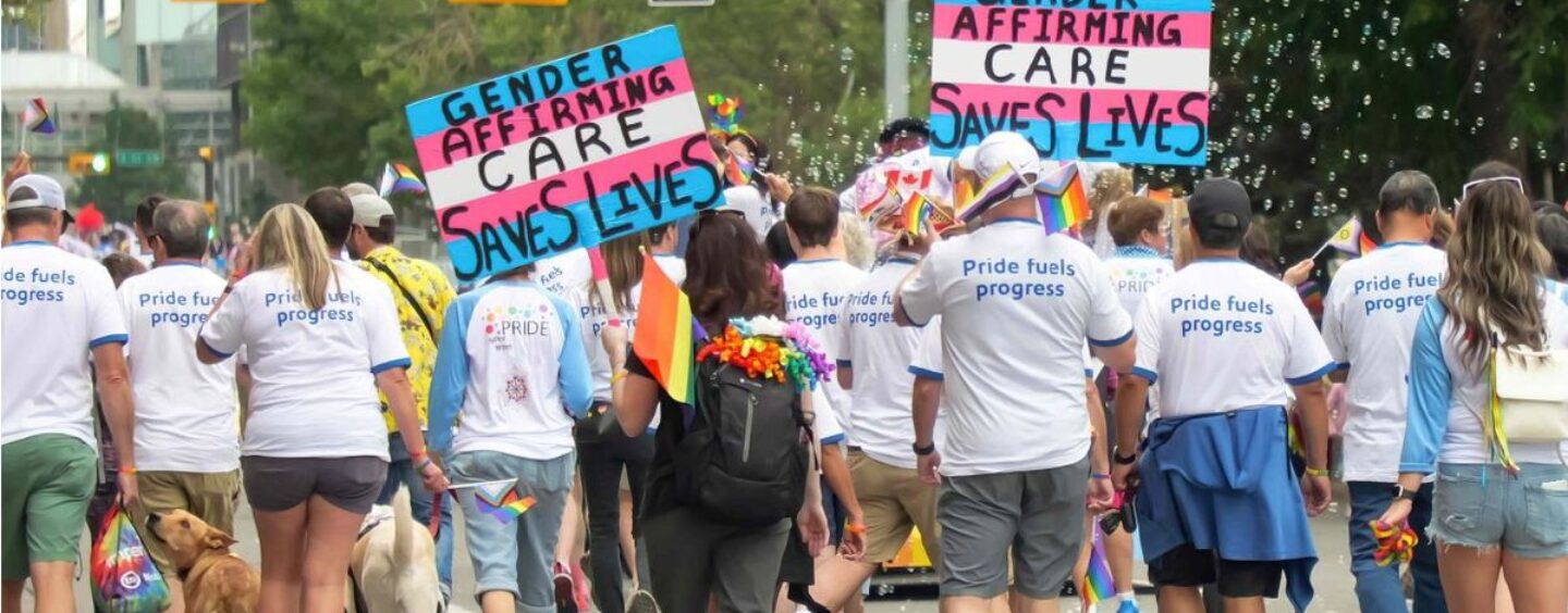 La plupart des Américains ne veulent pas que les États puissent interdire les soins d’affirmation de genre pour les enfants transgenres
