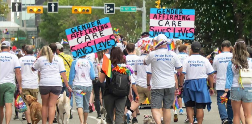 La plupart des Américains ne veulent pas que les États puissent interdire les soins d’affirmation de genre pour les enfants transgenres