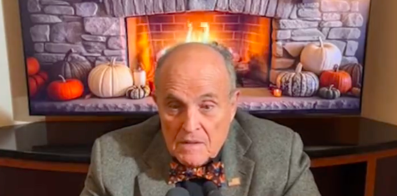 Regardez Rudy Giuliani ressembler à un mannequin tout en défendant Fox News