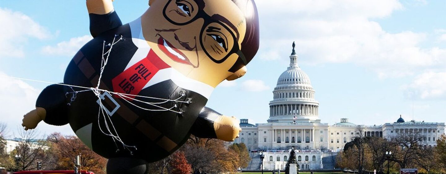 Un ballon géant de George Santos tourne autour de DC – Lequel d’entre vous veut dire que les gays ont fait ça ?​