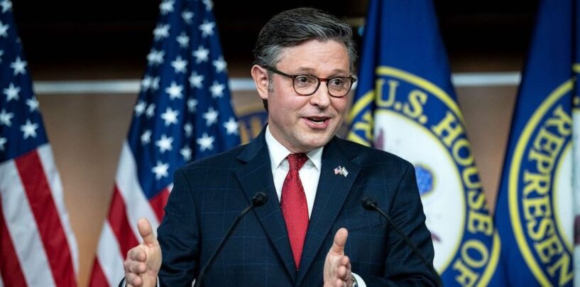 Le président Mike Johnson a écrit l’avant-propos d’un livre homophobe faisant la promotion du Pizzagate