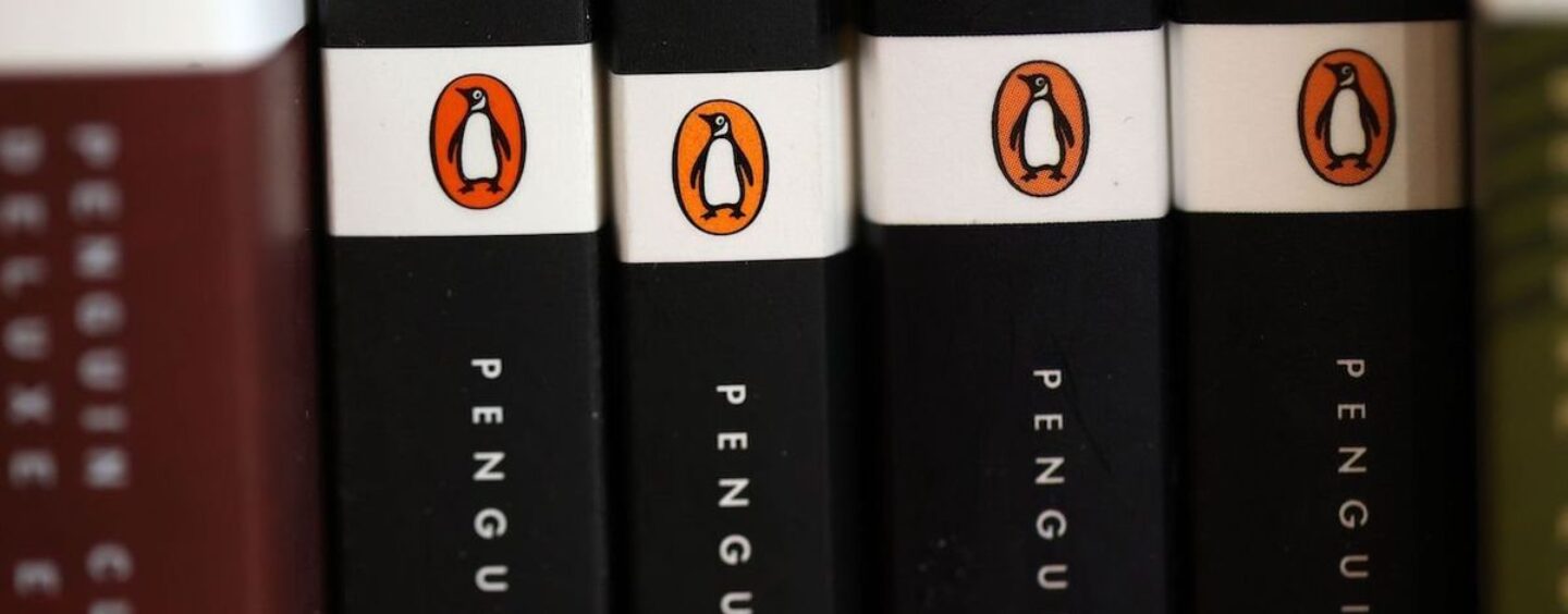 Un livre de l’Iowa interdit la cible d’un procès intenté par des auteurs à succès et Penguin Random House