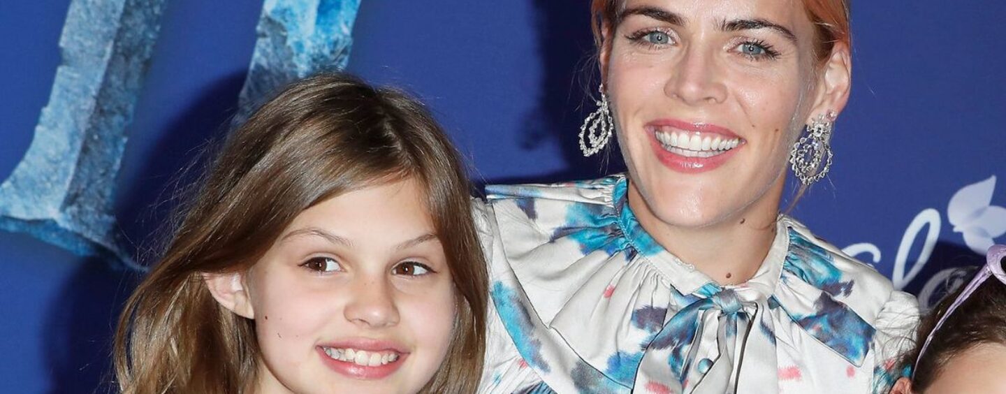 Busy Philipps explique la mise à jour des pronoms de sa fille Birdie