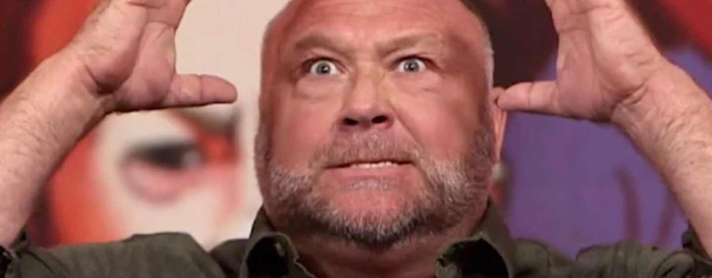 Le nouveau jeu vidéo d’Alex Jones est encore plus déséquilibré que vous auriez pu l’imaginer
