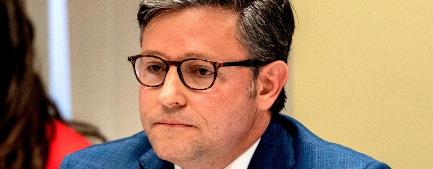 Mike Johnson déplore le nombre d’enfants queer dans le courrier électronique de collecte de fonds du GOP