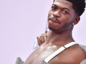 Lil Nas X met fin à ses critiques de « l’ère chrétienne » avec une blague sur la douche dorée, nous ricanons