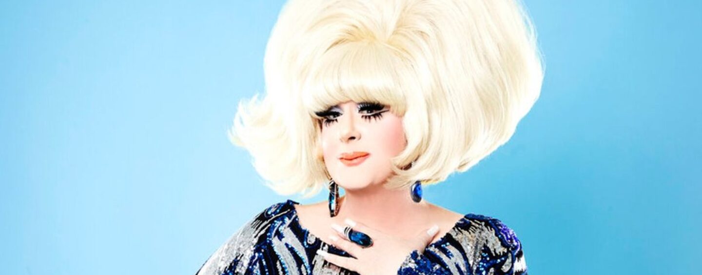 Lady Bunny critique les Républicains pour leur interdiction de glisser, mais affirme que les Démocrates ne sont pas non plus innocents