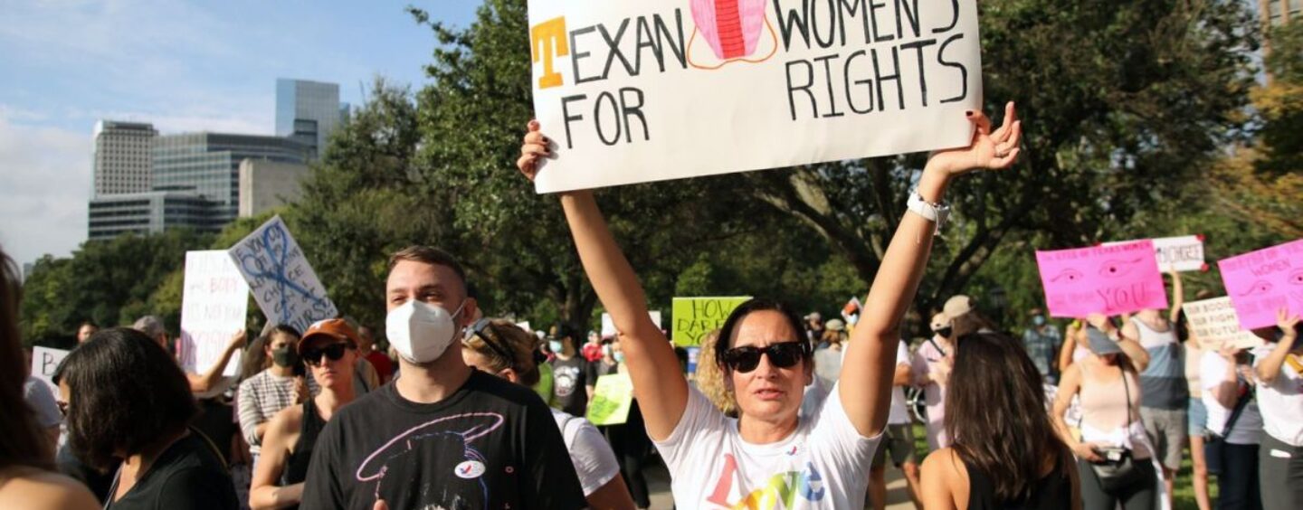 La Cour suprême du Texas se prononce contre une femme enceinte cherchant à avorter qui a dû fuir l’État pour une raison
