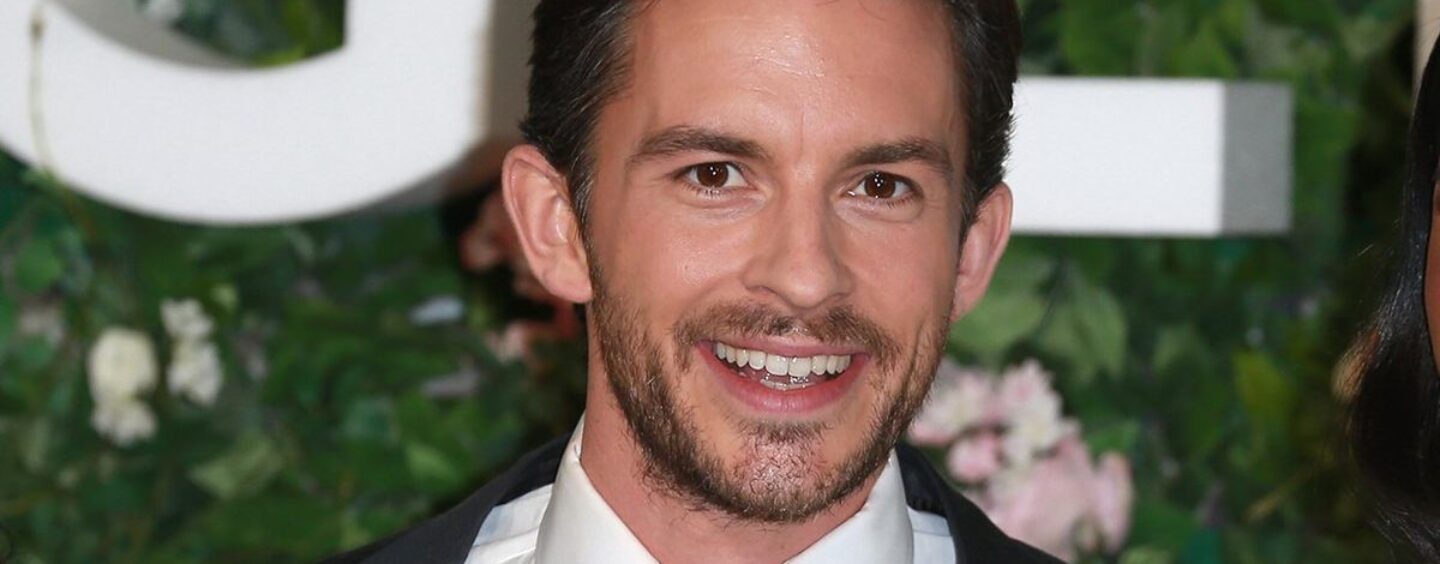 Votre petit ami Jonathan Bailey révèle qu’il est officiellement pris et qu’il a un « homme charmant »
