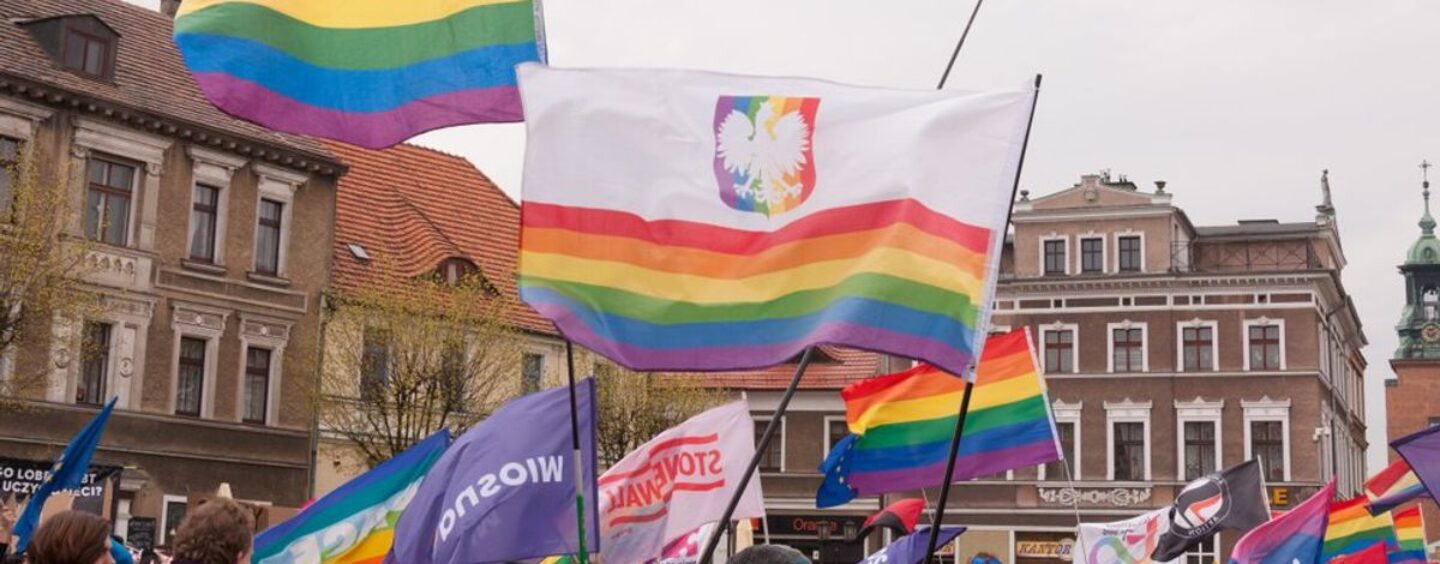 La Pologne doit reconnaître légalement les couples de même sexe, selon les règles de la Cour européenne des droits de l’homme