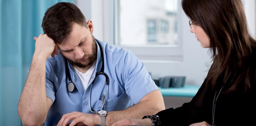 Plus de 60 groupes diffusent des pseudosciences anti-LGBTQ+ à travers le pays : rapport