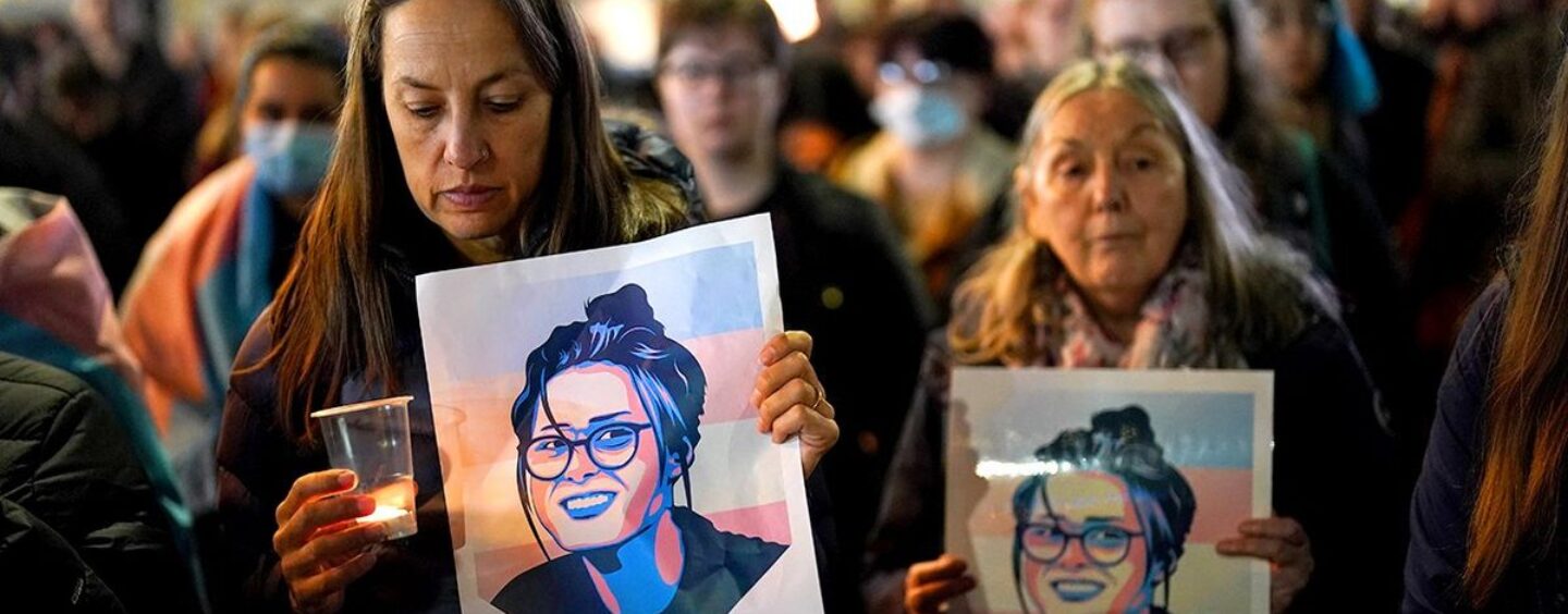 Un adolescent accusé du meurtre d’une fille transgenre prend position pour sa défense et accuse le coaccusé de meurtre