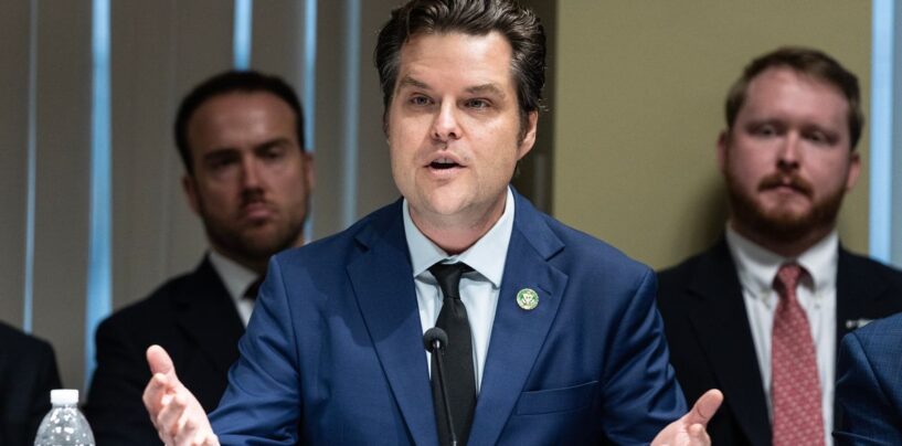 Regardez Matt Gaetz se faire brutalement troller par son propre parti avec une récompense pour avoir payé des « filles mineures »