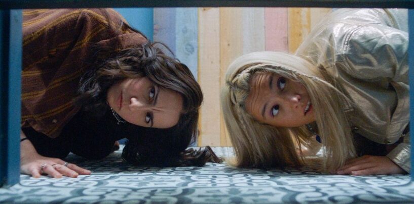 Regardez ce clip sombre et drôle de « Such Brave Girls » qui nous fait rire (exclusif)