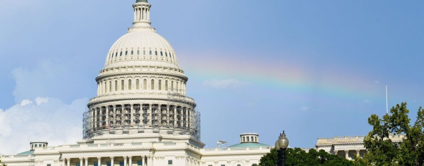 La police du Capitole des États-Unis enquête sur une vidéo de deux hommes ayant des relations sexuelles dans la salle d’audience du Sénat