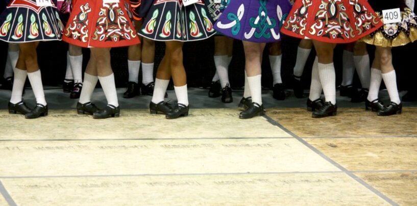 Les médias de droite attaquent une fille trans pour avoir remporté un concours de danse irlandaise