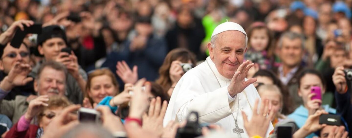 Le pape François approuve la bénédiction des couples homosexuels « irréguliers »