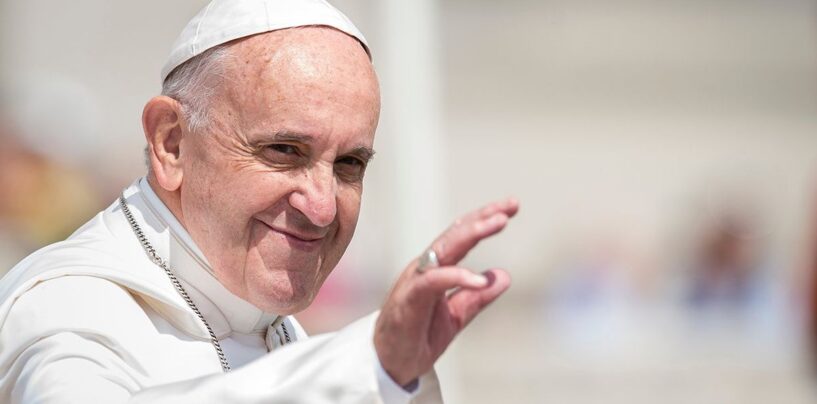 Le Pape cool dit oui à la bénédiction des couples de même sexe et bienvenue dans la Résistance, Votre Sainteté