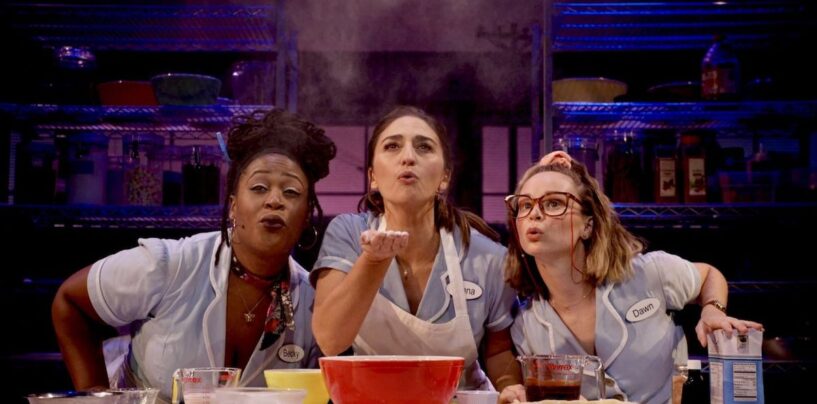 Sara Bareilles de la serveuse sur les amitiés des femmes, la nourriture et la musique comme guérison