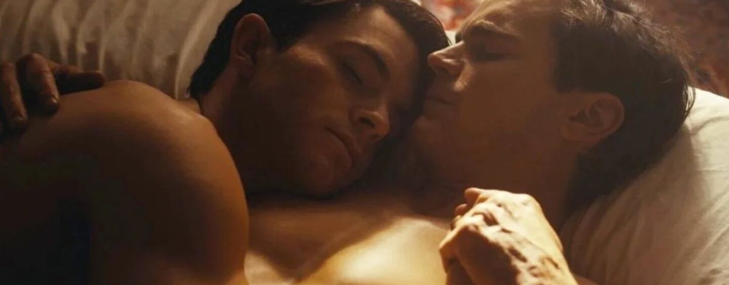 La grand-mère de Jonathan Bailey a eu la réaction PARFAITE à ses scènes de sexe avec Matt Bomer