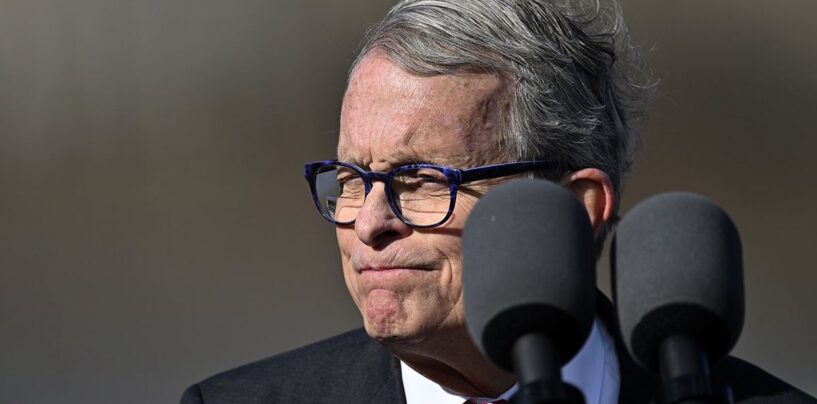 Mettre son veto ou ne pas mettre son veto : le gouverneur de l’Ohio brise le silence sur la loi anti-LGBTQ+ récemment adoptée