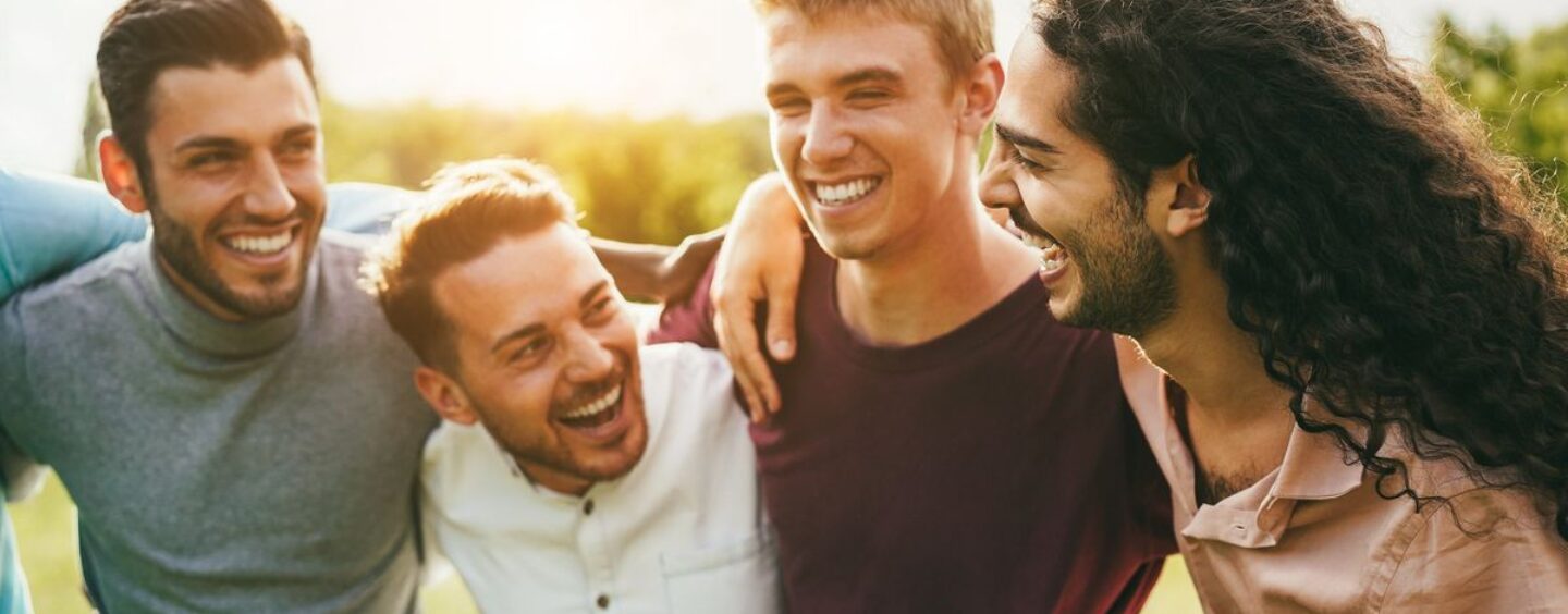 30 choses que les hétérosexuels pensent être totalement gays