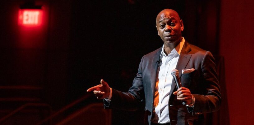 Dave Chapelle apporte plus de transphobie et de capacitisme à son dernier spécial Netflix The Dreamer