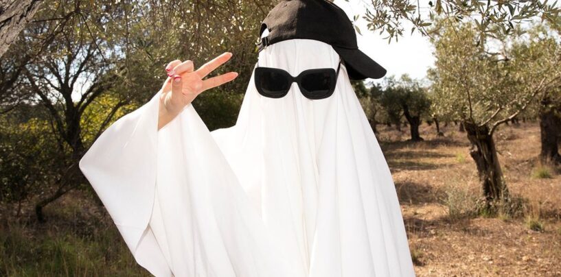 L’histoire des images fantômes entendues dans le monde (gay)