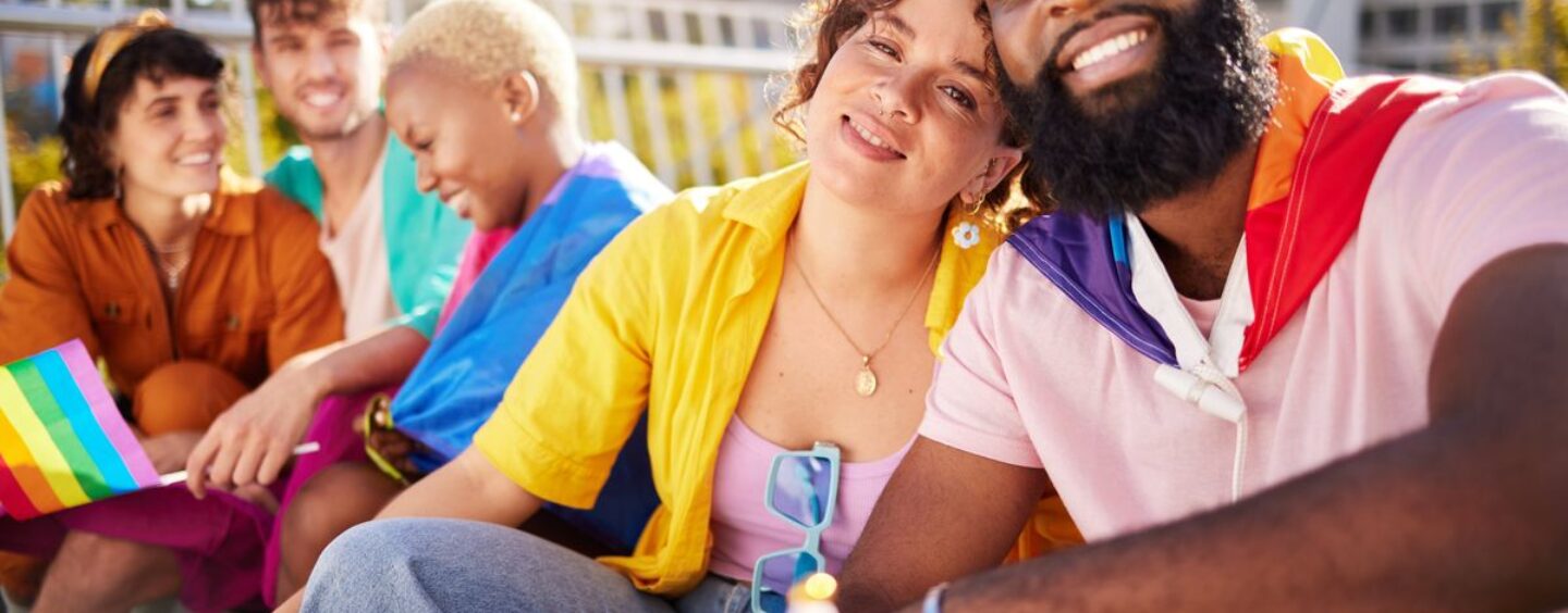 Qu’est-ce que « queer » exactement et devrions-nous continuer à utiliser ce terme ?
