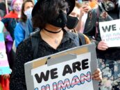 Non, les personnes transgenres et non binaires ne sont pas souvent des tireurs de masse