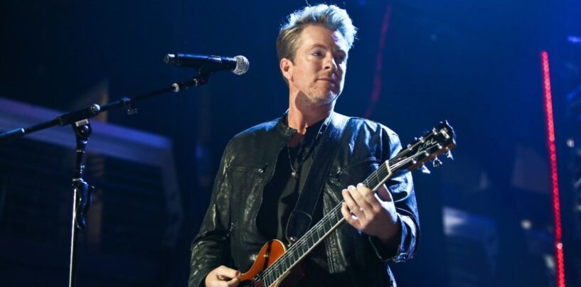Joe Don Rooney de Rascal Flatts n’a rien contre la communauté, mais dit qu’il n’est pas trans