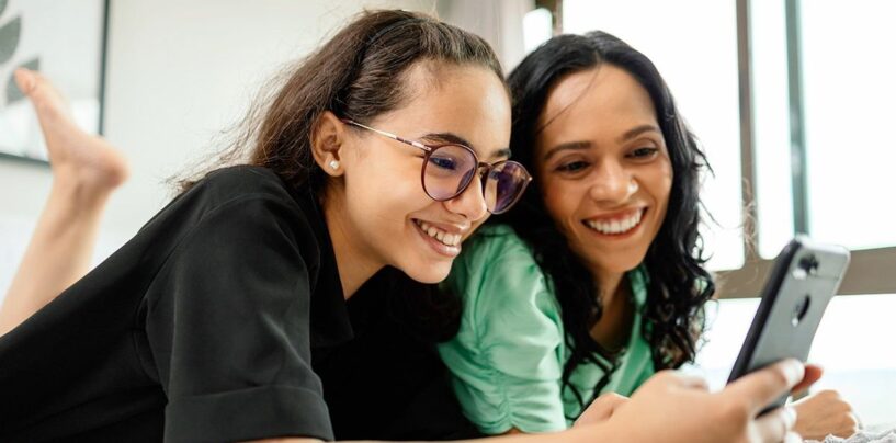 Spoutible rejoint Discord & Post pour protéger les utilisateurs LGBTQ+, interdit les erreurs de genre et les noms morts