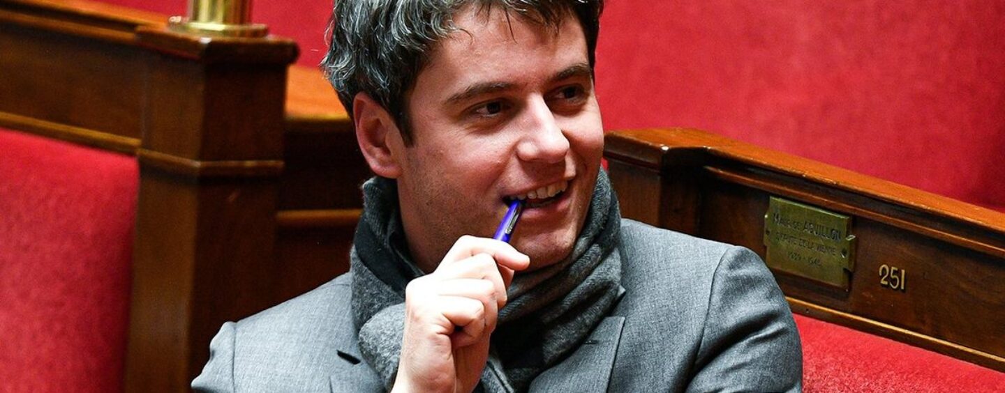 Rencontrez Gabriel Attal, le nouveau Premier ministre français, il fait partie de ces millennials gays dont on a tant entendu parler