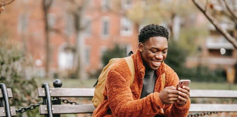 Lancement d’un hybride Grindr/Facebook pour les personnes vivant avec le VIH