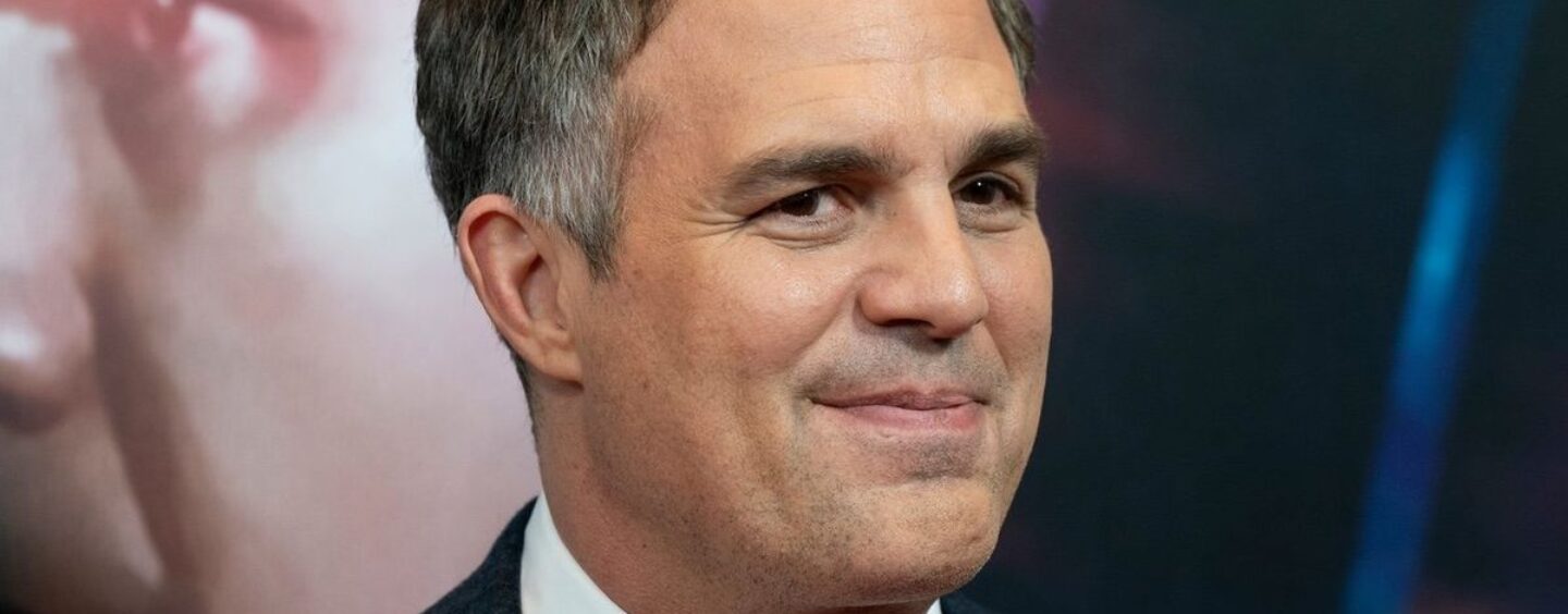 Mark Ruffalo à propos de son baiser avec Ramy Youssef aux Golden Globes : « C’était chaud »