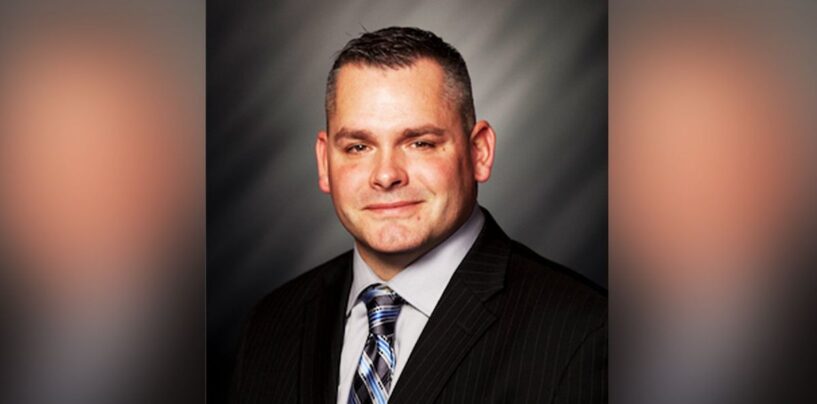 Un républicain de l’Indiana présente un projet de loi qui éliminerait les personnes transgenres et nierait l’égalité du mariage