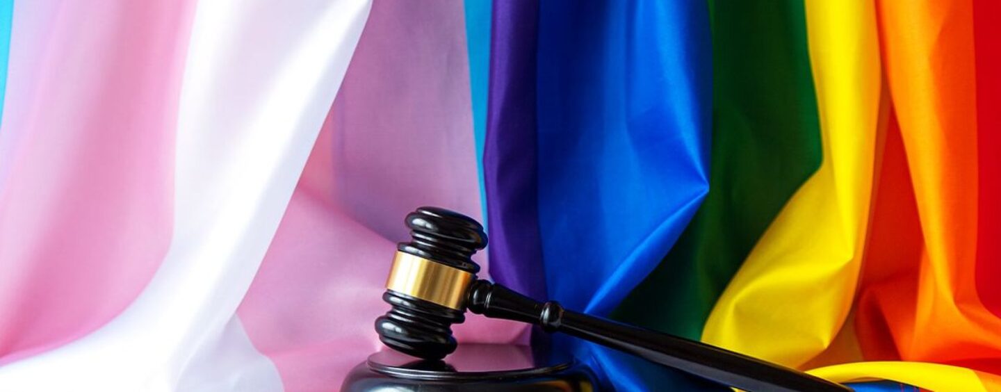 Les Républicains de Virginie-Occidentale veulent interdire aux personnes transgenres l’accès aux espaces publics, les qualifiant d’« obscènes »