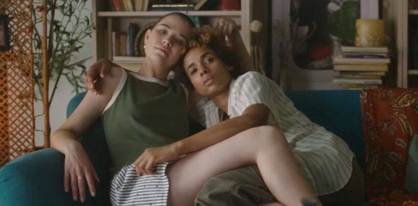 Regardez la publicité queer d’eHarmony affirme que les conservateurs font un lavage de cerveau aux enfants