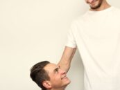 15 raisons de sortir avec un petit gars, car qui n’aime pas un petit roi ?