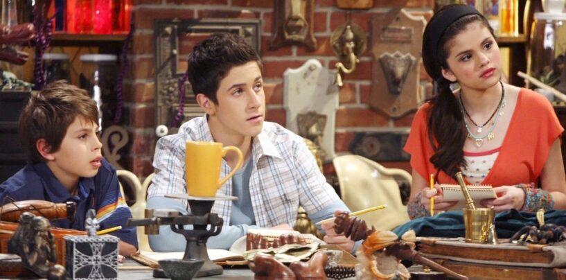 5 raisons pour lesquelles Alex Russo DOIT être bisexuel dans la reprise des « Les Sorciers de Waverly Place »