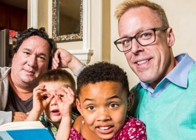 Les personnes LGBTQ+ veulent accueillir ou adopter des enfants, mais la peur de la discrimination les en empêche (exclusif)