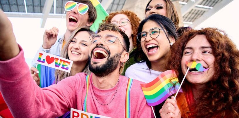 Moins de GOP et plus de LGBT – La génération Z est plus susceptible d’être queer que républicaine, révèle une enquête