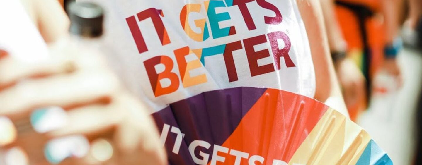 Le projet It Gets Better change de nom dans un contexte difficile pour les jeunes LGBTQ+ (exclusif)