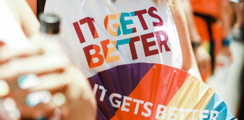 Le projet It Gets Better change de nom dans un contexte difficile pour les jeunes LGBTQ+ (exclusif)