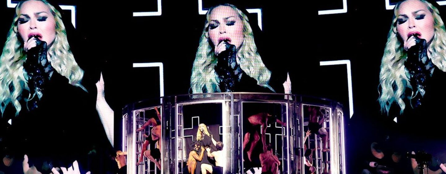 Madonna rend hommage à deux héros de la crise du sida lors d’un show à New York