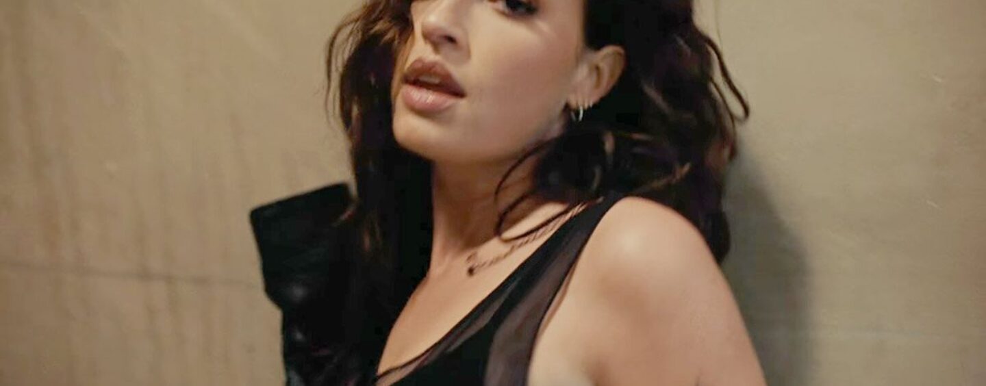Regardez maintenant la nouvelle vidéo sensuelle et coquine de Fletcher, « Lead Me On ».