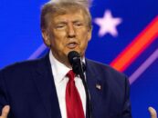 Trump est impitoyablement rôti à cause de cette photo humiliante de son maquillage et nous rions