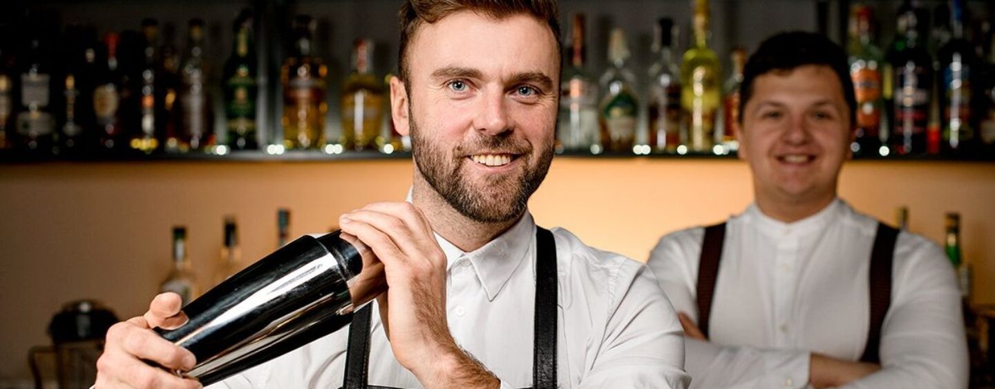 Le bar Moriarty’s de Philadelphie critiqué pour une offre d’emploi transphobe recherchant un barman « biologiquement masculin »