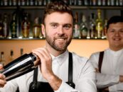 Le bar Moriarty’s de Philadelphie critiqué pour une offre d’emploi transphobe recherchant un barman « biologiquement masculin »